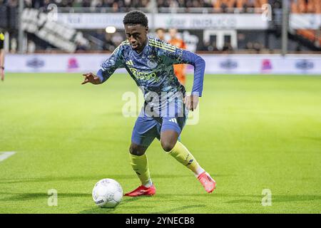 Volendam, Niederlande. November 2024. VOLENDAM - 25.11.2024, KRAS-Stadion. Keukenkampioen divisie, Saison 2024-2025. Während des Spiels Volendam - Jong Ajax, Jong Ajax Spieler David Kalokoh Credit: Pro Shots/Alamy Live News Stockfoto