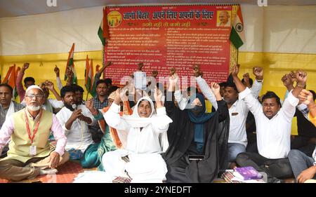 Patna, Indien. November 2024. PATNA, INDIEN - 25. NOVEMBER: Mitglieder von Jago Bihar demonstrieren in Gardanibagh am 25. November 2024 in Patna, Indien. (Foto: Santosh Kumar/Hindustan Times/SIPA USA) Credit: SIPA USA/Alamy Live News Stockfoto