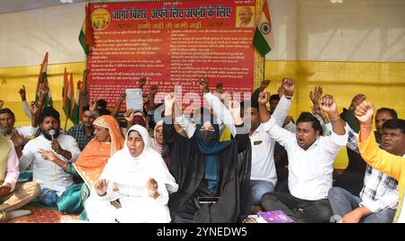 Patna, Indien. November 2024. PATNA, INDIEN - 25. NOVEMBER: Mitglieder von Jago Bihar demonstrieren in Gardanibagh am 25. November 2024 in Patna, Indien. (Foto: Santosh Kumar/Hindustan Times/SIPA USA) Credit: SIPA USA/Alamy Live News Stockfoto