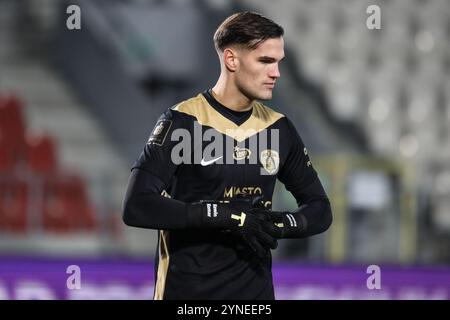 Krakau, Polen. November 2024. Fußball 2024 2025 PKO BP Ekstraklasa Puszcza Niepolomice vs Widzew Lodz op: KEWIN KOMAR Credit: Konrad Swierad/Alamy Live News Stockfoto