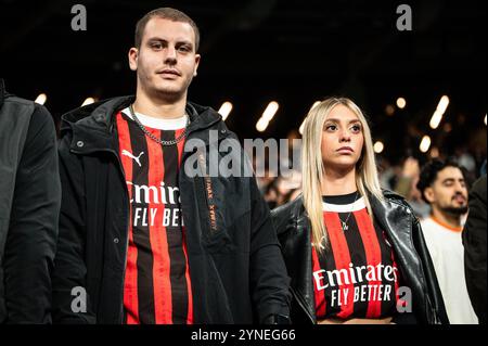 Madrid, Espagne. November 2024. Fans des AC Mailand während des Fußballspiels UEFA Champions League, League Phase MD4 zwischen Real Madrid CF und AC Mailand am 5. November 2024 im Santiago Bernabeu Stadion in Madrid, Spanien - Foto Matthieu Mirville/DPPI Credit: DPPI Media/Alamy Live News Stockfoto