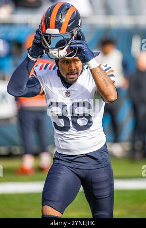 Chicago, IL, USA. November 2024. Chicago Bears #36 Jonathan Owens wärmt sich vor dem Spiel gegen die Minnesota Vikings in Chicago auf. Mike Wulf/CSM/Alamy Live News Stockfoto