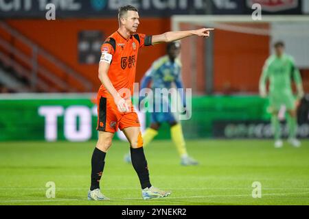 Volendam, Niederlande. November 2024. VOLENDAM, NIEDERLANDE - 25. NOVEMBER: Robert Muhren vom FC Volendam trainiert seine Mannschaft während des niederländischen Spiels Keuken Kampioen Divisie zwischen dem FC Volendam und Jong Ajax im Kras Stadion am 25. November 2024 in Volendam, Niederlande. (Foto von Jan Mulder/Orange Pictures) Credit: Orange Pics BV/Alamy Live News Stockfoto