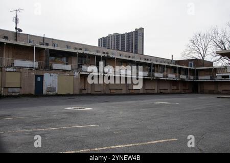 Verlassenes, baufälliges Motel, das auf den Abriss an der Clark Avenue in Niagara Falls, Ontario, Kanada wartet Stockfoto