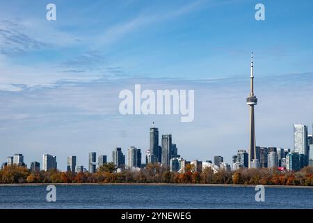 Blick auf die Innenstadt von Toronto vom Tommy Thompson Park in Scarborough, Ontario, Kanada Stockfoto