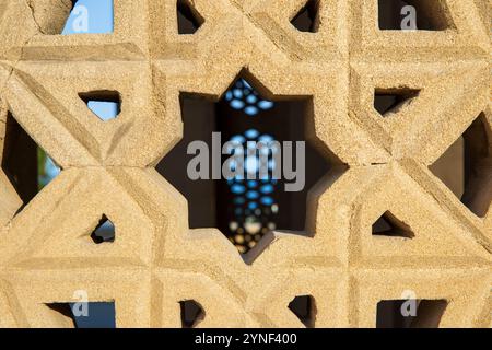 Nahaufnahme der sternförmigen Dekoration auf dem Schahidlar-Denkmal in der Märtyrerstraße in Baku, Aserbaidschan Stockfoto