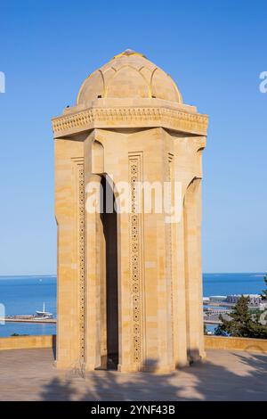 Das Schaidlar-Denkmal mit ewiger Flamme (für die Opfer des Schwarzen Januar 1990 und des 1. Berg-Karabach-Krieges) in der Märtyrerstraße in Baku, Aserbaidschan Stockfoto