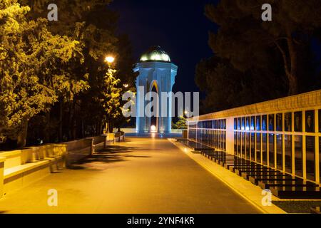 Das Schaidlar-Denkmal mit ewiger Flamme (für die Opfer des Schwarzen Januar 1990 und des 1. Berg-Karabach-Krieges) in der Märtyrerstraße in Baku, Aserbaidschan Stockfoto