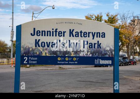 Schild Jennifer Kateryna Park an der Polson Street in Scarborough, Toronto, Ontario, Kanada Stockfoto