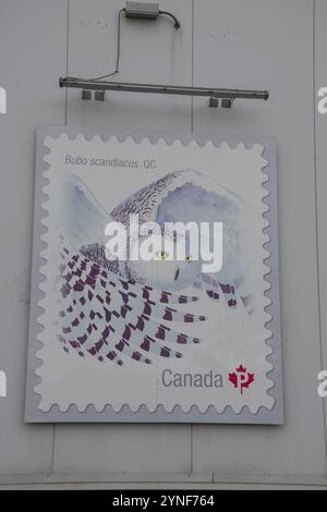 Briefmarkengemälde der Schneeeule im Canada Post Delivery Centre in der Leslie Street in Scarborough, Toronto, Ontario, Kanada Stockfoto