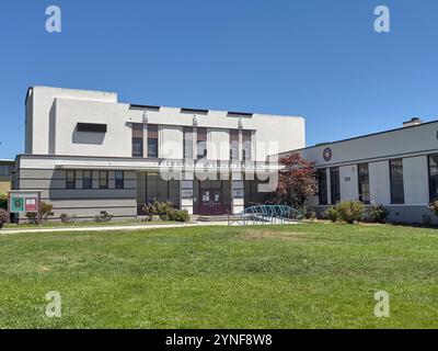 Außenansicht der Piedmont Avenue School im Art Moderne-Stil in Oakland, Kalifornien. Stockfoto