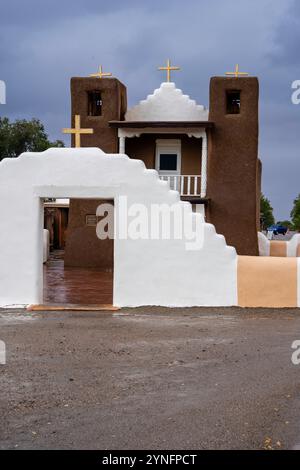 Architektonische Details der katholischen Kapelle St. Jerome/San Geronimo, Taos Pueblo, New Mexico, USA. Stockfoto