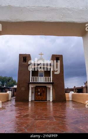 Architektonische Details der katholischen Kapelle St. Jerome/San Geronimo, Taos Pueblo, New Mexico, USA. Stockfoto