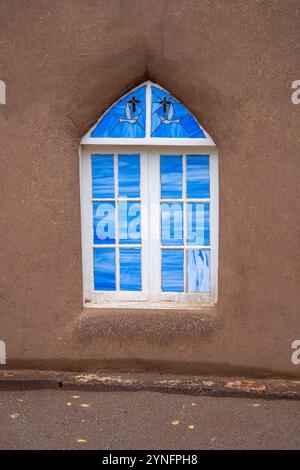 Architektonische Details der katholischen Kapelle St. Jerome/San Geronimo, Taos Pueblo, New Mexico, USA. Stockfoto