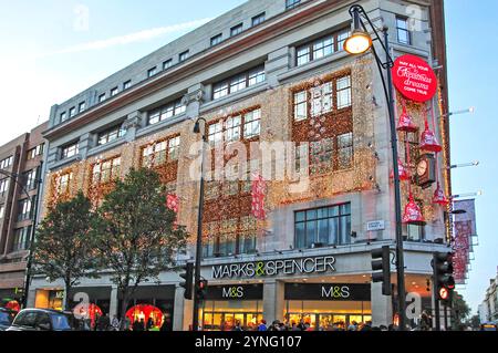 Marks & Spencer zu speichern, zu Weihnachten, Oxford Street, City of Westminster, London, Greater London, England, Vereinigtes Königreich Stockfoto