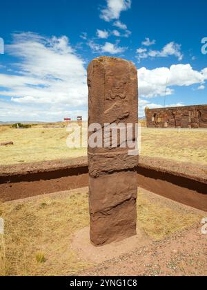 Monolith unter den Ruinen von Tiwanaku, ein UNESCO-Weltkulturerbe Stockfoto