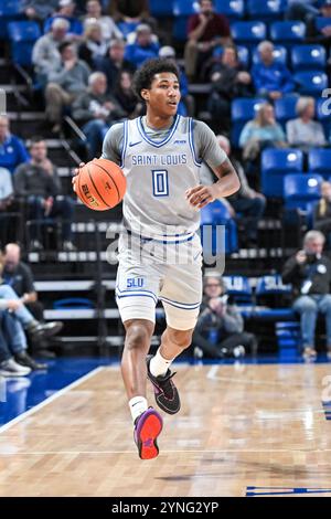 25. NOVEMBER 2024: Kellen Thames (0) bringt den Ball in einem regulären Saisonspiel, bei dem die Quinnipiac Bobcats die Saint Louis Billikens besuchten. Am Montag, 25. November 2024, Richard Ulreich/CSM in der Chaifetz Arena in St. Louis, MO Stockfoto