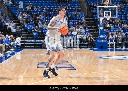 25. NOVEMBER 2024: Das Zentrum von Saint Louis Billikens Robbie Avila (21) zieht an, um einen Dreipunktschuss in einem regulären Saisonspiel zu schießen, in dem die Quinnipiac Bobcats die Saint Louis Billikens besuchten. Am Montag, 25. November 2024, Richard Ulreich/CSM in der Chaifetz Arena in St. Louis, MO Stockfoto