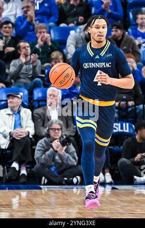 25. NOVEMBER 2024: Khaden Bennett (4) bringt den Ball in einem regulären Saisonspiel, bei dem die Quinnipiac Bobcats die Saint Louis Billikens besuchten. Am Montag, 25. November 2024, Richard Ulreich/CSM in der Chaifetz Arena in St. Louis, MO Stockfoto