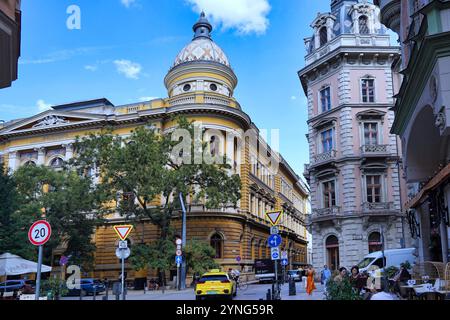 Farbenfrohe Architektur der historischen Bibliothek der ELTE-Universität Budapest Stockfoto