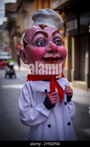 Parade der großen Köpfe und Riesen (nans i gegants) auf der Frühlingsmesse in Navàs 2015 (Bages, Barcelona, ​​Catalonia, Spanien) Stockfoto