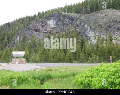 Cascade Lakes Scenic Byway - Lava Rock Cliffs Stockfoto