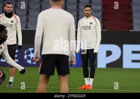 München, Deutschland. November 2024. Achraf Hakimi (Paris Saint-Germain, PSG 02), Ger, Abschlusstraining, Paris Saint-Germain, PSG, Fussball, UEFA Champions League, 5. Spieltag, Saison 2024/2025, 25.11.2024, Foto: Eibner-Pressefoto/Jenni Maul Credit: dpa/Alamy Live News Stockfoto