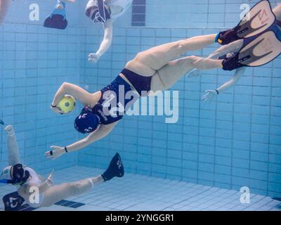 Berlin, Deutschland. November 2024. Hannah Michaelis (TC Stuttgart, #21) im Mittelfeld. GER, Unterwasser-Rugby, Champions Cup 2024, 24.11.2024 Foto: EIbner/Ardan Fuessmann Credit: dpa/Alamy Live News Stockfoto