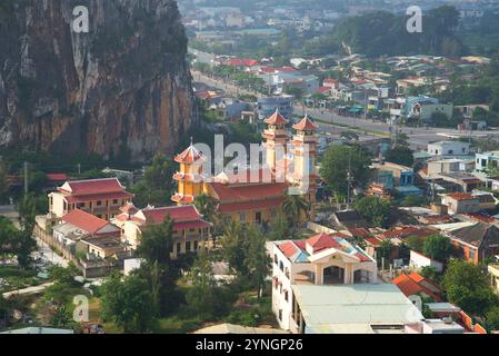 Blick auf den Thanh That Trung Son buddhistischen Tempel in den Marmorbergen. Da Nang, Vietnam Stockfoto