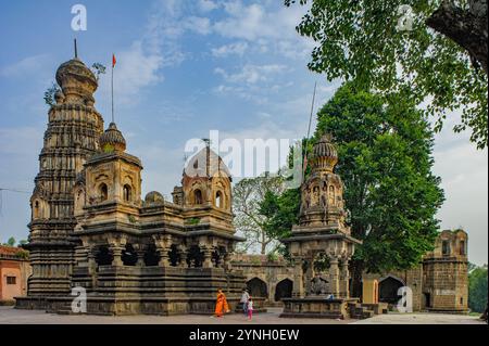 06 05 2014 Shree Kshetra Sangam Mahuli und Kshetra Mahuli sind zwei Tempel am Zusammenfluss der Flüsse Krishna und Venna in Satara Maharashtra Stockfoto