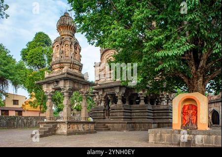 06 05 2014 Shree Kshetra Sangam Mahuli und Kshetra Mahuli sind zwei Tempel am Zusammenfluss der Flüsse Krishna und Venna in Satara Maharashtra Stockfoto