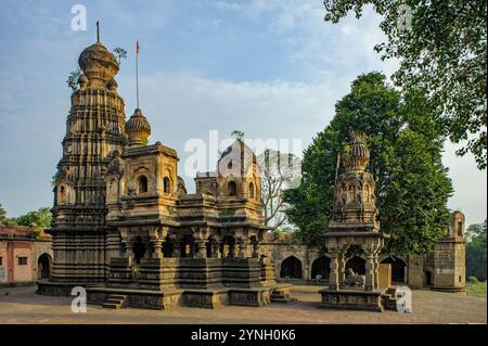 06 05 2014 Shree Kshetra Sangam Mahuli und Kshetra Mahuli sind zwei Tempel am Zusammenfluss der Flüsse Krishna und Venna in Satara Maharashtra Stockfoto