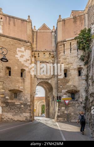 Die antike Porta di San Pancrazio für den Zugang zum Arsenale-Platz, Cagliari, Italien Stockfoto