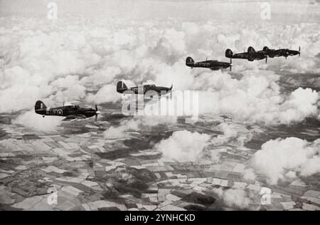 Hurrikan II Kampfflugzeuge flogen im Zweiten Weltkrieg auf See. Aus Wings of war, veröffentlicht 1942. Stockfoto