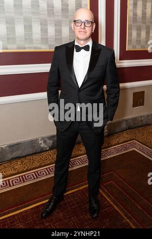 Kelly AuCoin posiert im Presseraum während der International Emmy Awards im Hilton Times Square Hotel in New York am 25. November 2024. (Foto: Lev Radin/SIPA USA) Stockfoto