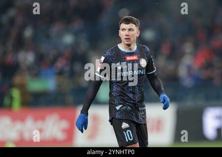 Krakau, Polen. November 2024. Haris Duljevic von Stal Rzeszow wurde während des Fußballspiels BETCLIC 1 POLNISCH LEAGUE 2024/2025 zwischen Wisla Krakau und Stal Rzeszow im Municipal Stadium gesehen. Endpunktzahl: Wisla Krakau 1:1 Stal Rzeszow. Quelle: SOPA Images Limited/Alamy Live News Stockfoto