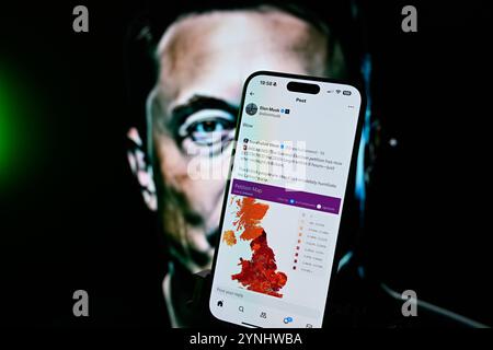 Warschau, Polen. November 2024. Elon Musks Wiederaufnahme eines Aufrufs für die Parlamentswahlen in Großbritannien ist auf diesem Foto zu sehen, das am 26. November 2024 in Warschau, Polen, aufgenommen wurde. (Foto: Jaap Arriens/SIPA USA) Credit: SIPA USA/Alamy Live News Stockfoto