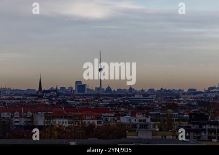 Silhuette des Zentrums von Berlin 2024-11-25 Deutschland, Berlin Blick vom Dach des Internationalen Congress Centrums ICC auf das Berliner Stadtzentrum. *** Silhuette des Zentrums von Berlin 2024 11 25 Deutschland, Berlin Blick auf die Innenstadt von Berlin vom Dach des Internationalen Kongresszentrums ICC Stockfoto