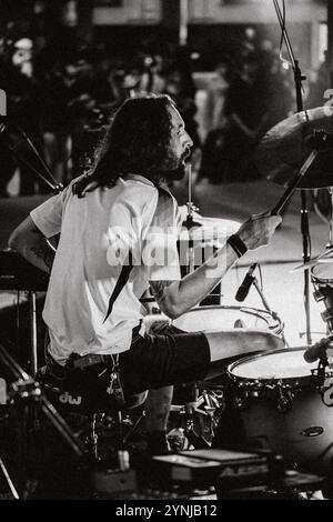 Dieses Bild wurde während einer Underground-Metal-Show in Montevidoeo Uruguay aufgenommen. Stockfoto