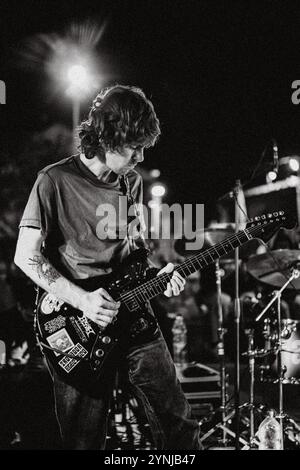 Dieses Bild wurde während einer Underground-Metal-Show in Montevidoeo Uruguay aufgenommen. Stockfoto