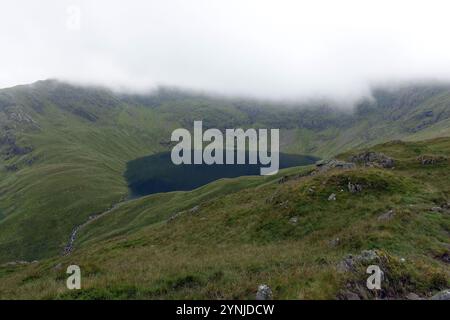 Blea Water Lake von „Rough Crag“ auf dem Weg zur „High Street“ Range of Hills von Mardale im Lake District National Park, Cumbria, England, Großbritannien Stockfoto