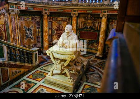 ROM, ITALIEN - 13. JANUAR 2019: Statue von Papst Pius IX. Von Ignazio Jacometti in der Basilika Santa Maria Maggiore, am 13. Januar in Rom Stockfoto