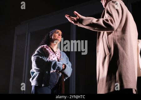 Madrid, Spanien. November 2024. A Moment from 'Alan, the Musical', eine Geschichte, die auf realen Ereignissen über Mobbing und Transphobie im Reina Victoria Theatre in Madrid basiert 26. November 2024 Spanien Credit: SIPA USA/Alamy Live News Stockfoto