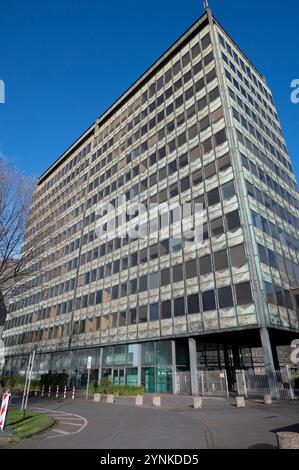 Essen, Deutschland. November 2024. Stahlarbeiter-Mahnwache vor dem Werkstor, Ziel 1, ThyssenKrupp Steel, Personalabbau, Stahlarbeiter, Demonstration, Demo, ThyssenKrupp Steel Duisburg, 26. November 2024, Quelle: dpa/Alamy Live News Stockfoto