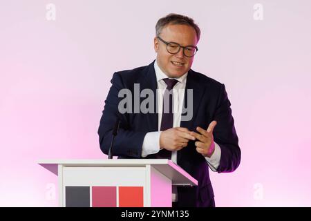 Mario Voigt Fraktionsvorsitzender CDU gestikuliert, 22.11.2024, Erfurt Deutschland, Politik, Vorstellung Regierungsvertrag Koalitionsvertrag Thüringen zwischen CDU, BSW und SPD *** Mario Voigt Fraktionsvorsitzender CDU gestikulierend, 22.11.2024, Erfurt Deutschland , Politik, Vorstellung des Koalitionsvertrages zwischen CDU, BSW und SPD in Thüringen xprx Stockfoto