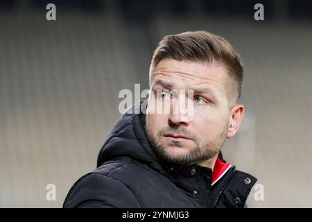 Krakau, Polen. November 2024. Trainer Daniel Mysliwiec von Widzew Lodz wurde während des Polnischen Liga PKO BP Ekstraklasa 2024/2025 zwischen Puszcza Niepolomice und Widzew Lodz im Cracovia Stadion gesehen. Endpunktzahl: Puszcza Niepolomice 2:0 Widzew Lodz. Quelle: SOPA Images Limited/Alamy Live News Stockfoto