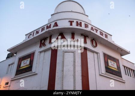 Mythisches historisches Gebäude des Rialto-Kinos mit neo-maurischer Architektur im Art déco-Viertel aus der Kolonisierung und den Franzosen Stockfoto