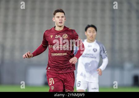 Krakau, Polen. November 2024. Marcel Krajewski von Widzew Lodz wurde während des Polnischen Liga PKO BP Ekstraklasa 2024/2025 zwischen Puszcza Niepolomice und Widzew Lodz im Cracovia Stadion gesehen. Endpunktzahl: Puszcza Niepolomice 2:0 Widzew Lodz. Quelle: SOPA Images Limited/Alamy Live News Stockfoto