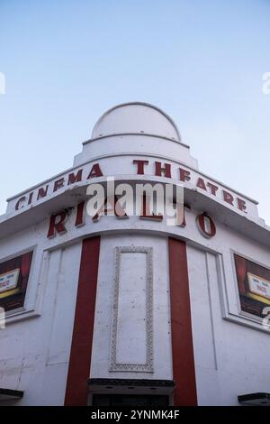 Mythisches historisches Gebäude des Rialto-Kinos mit neo-maurischer Architektur im Art déco-Viertel aus der Kolonisierung und den Franzosen Stockfoto