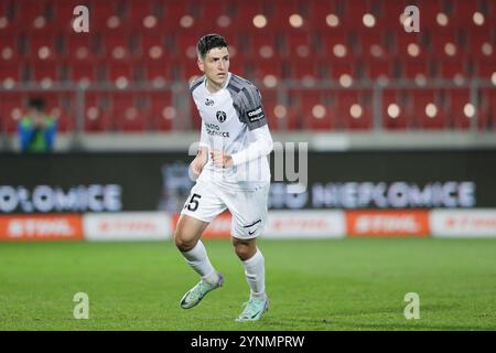 Krakau, Polen. November 2024. Michalis Kosidis von Puszcza Niepolomice wurde während des Fußballspiels der polnischen Liga PKO BP Ekstraklasa 2024/2025 zwischen Puszcza Niepolomice und Widzew Lodz im Cracovia Stadion beobachtet. Endpunktzahl: Puszcza Niepolomice 2:0 Widzew Lodz. (Foto: Grzegorz Wajda/SOPA Images/SIPA USA) Credit: SIPA USA/Alamy Live News Stockfoto